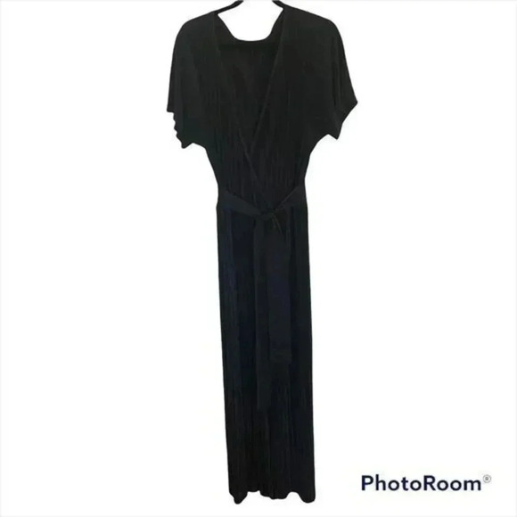 Boohoo  with belt jumpsuit.Pleated - Picture 1 of 9